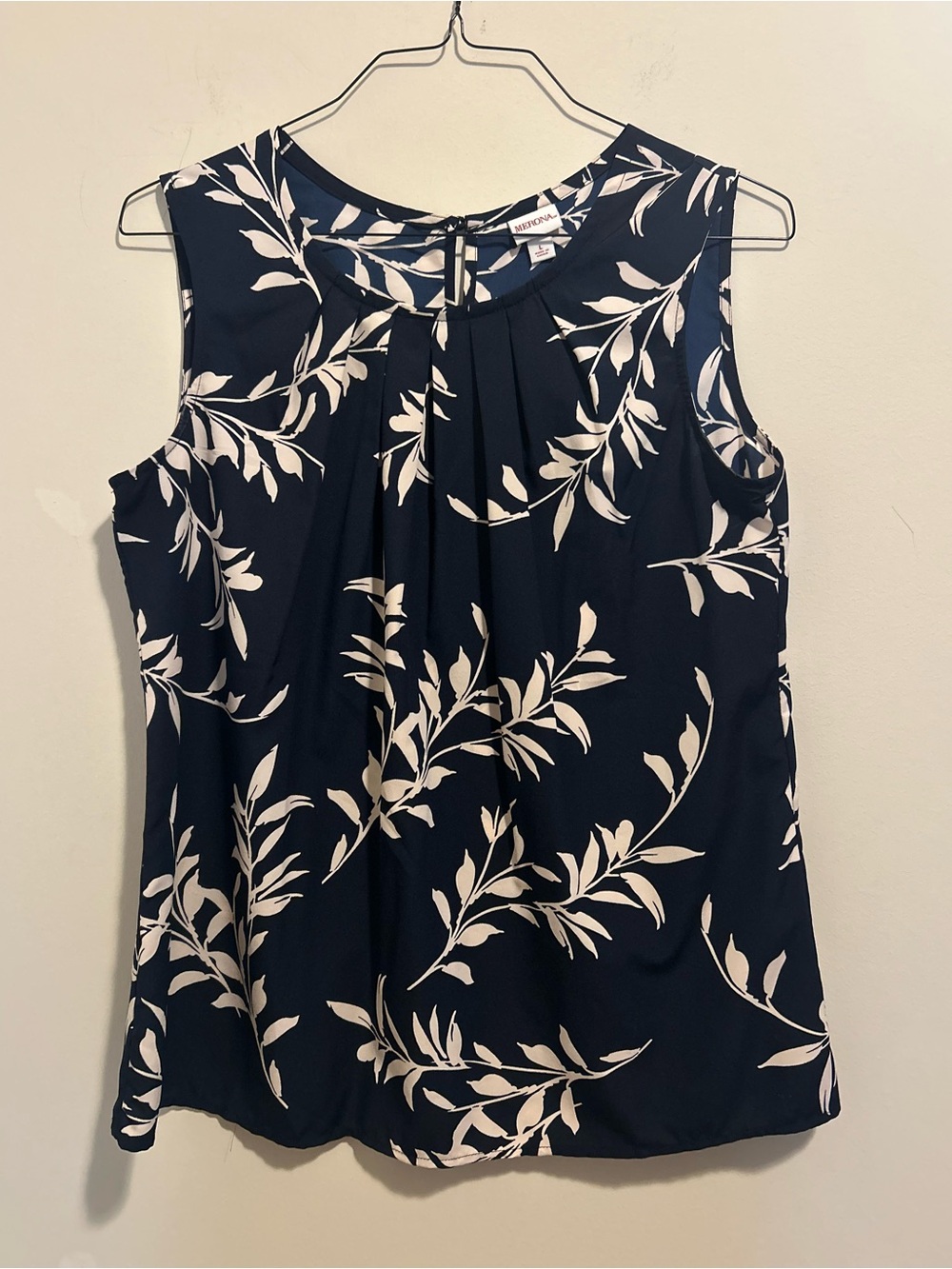 Merona Navy and White Sleeveless Floral Pleated‎ Shell Top